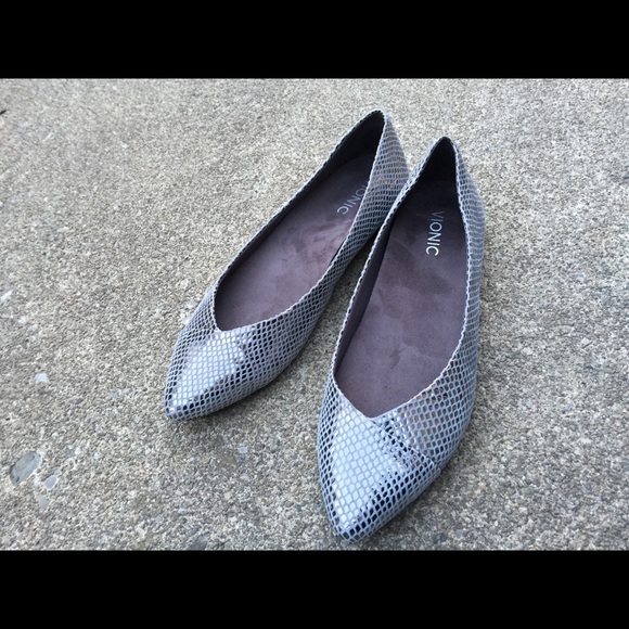 vionic silver flats